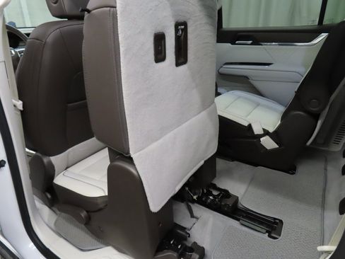 Used 2024 GMC Acadia Denali image 64