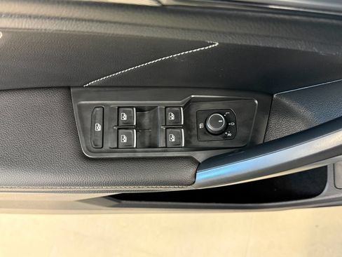 Used 2022 Volkswagen Tiguan SE w/ Panoramic Sunroof Package FWD image 14