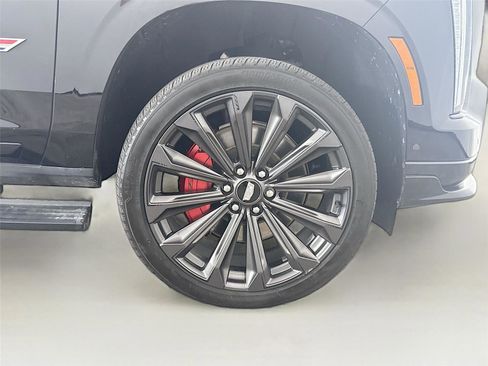Used 2025 Cadillac Escalade ESV V AWD/4WD image 33