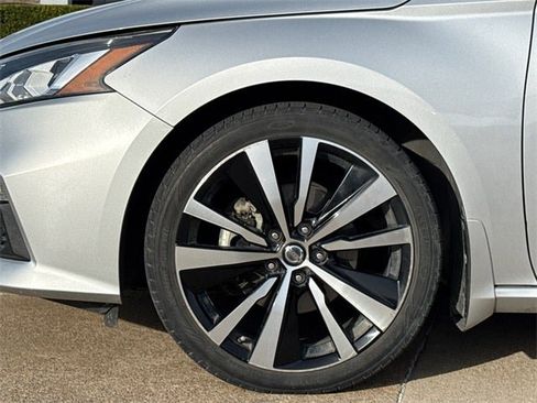 Used 2019 Nissan Altima 2.5 SR w/ SR Premium Package image 6