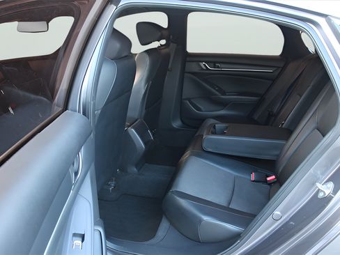 Used 2018 Honda Accord Sport image 10