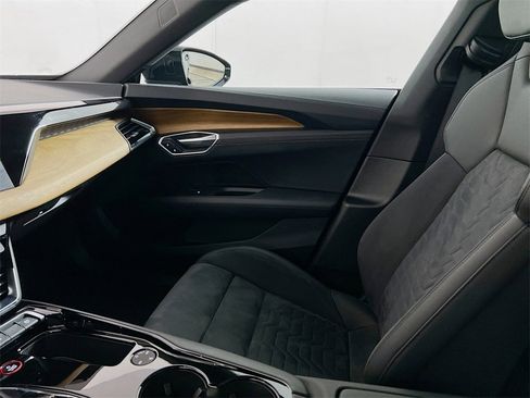 Used 2022 Audi e-tron GT Premium Plus image 22