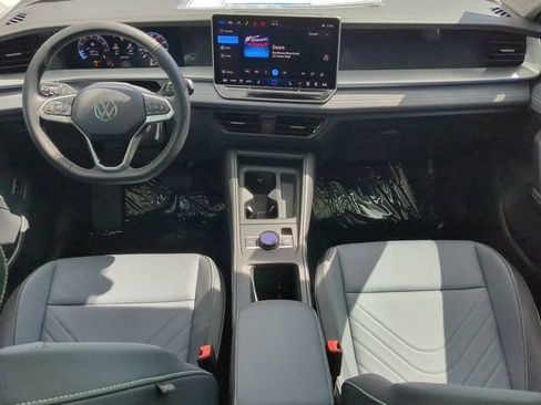 New 2026 Volkswagen Tiguan SE FWD image 13