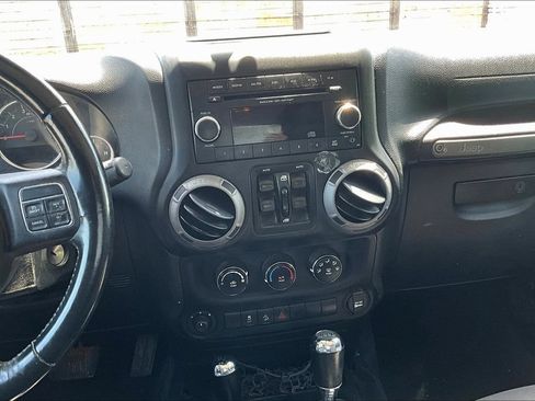 Used 2017 Jeep Wrangler Unlimited Sport w/ Quick Order Package 24S AWD/4WD image 6