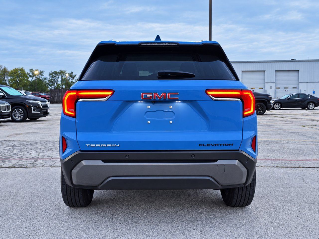 Used 2025 GMC Terrain Elevation w/ Elevation Premium Package FWD image 5
