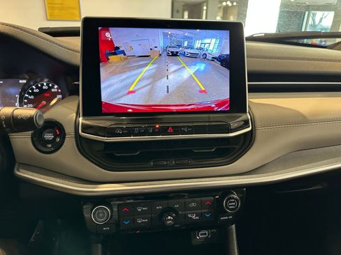 Used 2025 Jeep Compass Limited image 17