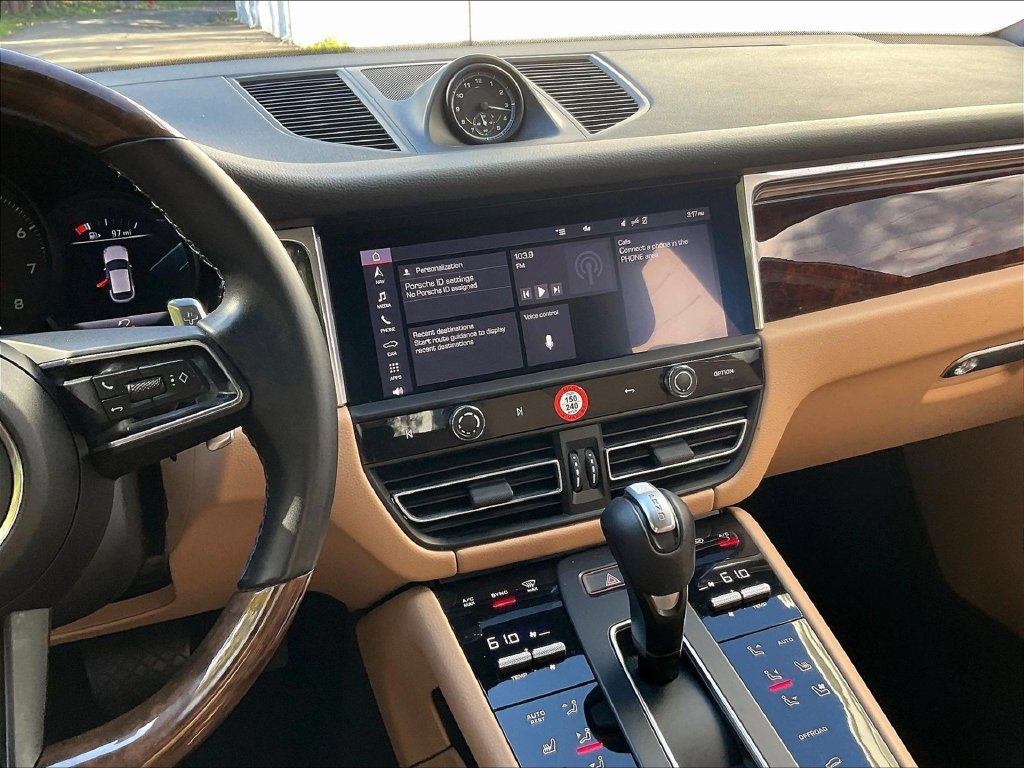 Certified 2022 Porsche Macan AWD/4WD image 10