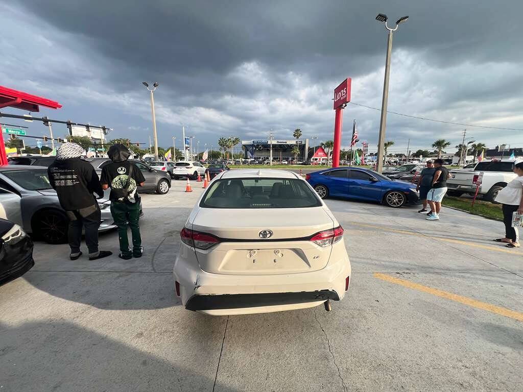 Used 2021 Toyota Corolla LE FWD image 17