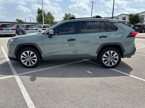 Used 2019 Toyota RAV4 XLE Premium FWD image 2