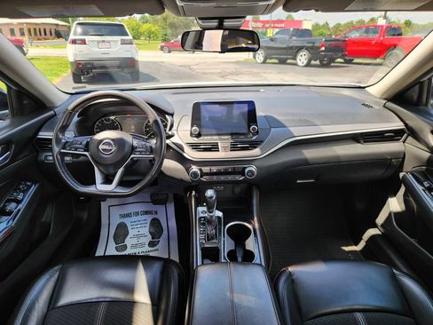 Used 2024 Nissan Altima 2.5 SR FWD image 18