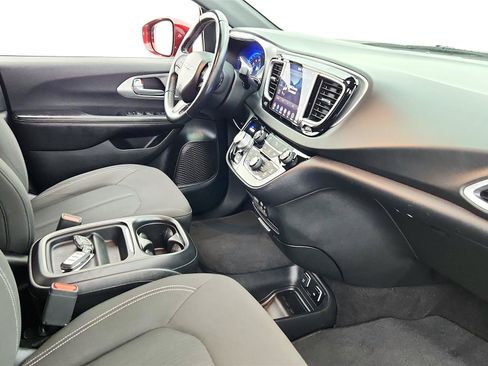 Used 2018 Chrysler Pacifica Touring Plus w/ S Appearance Package FWD image 34