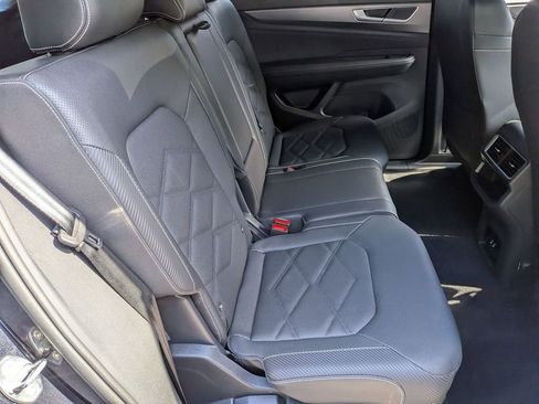 Used 2025 Volkswagen Atlas Cross Sport SE FWD image 29