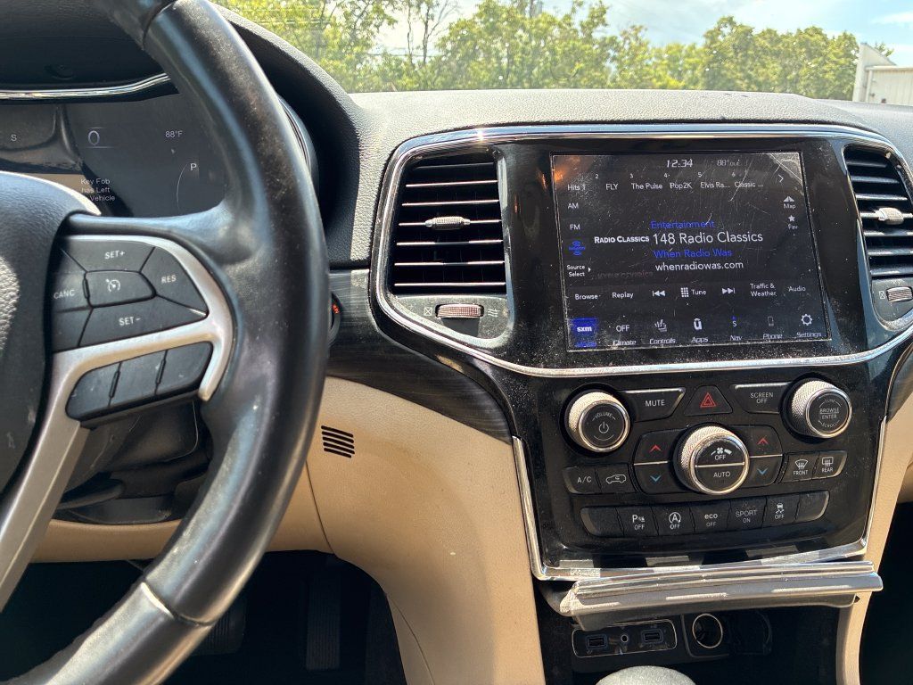 Used 2022 Jeep Grand Cherokee Laredo E w/ Security & Convenience Group AWD/4WD image 21