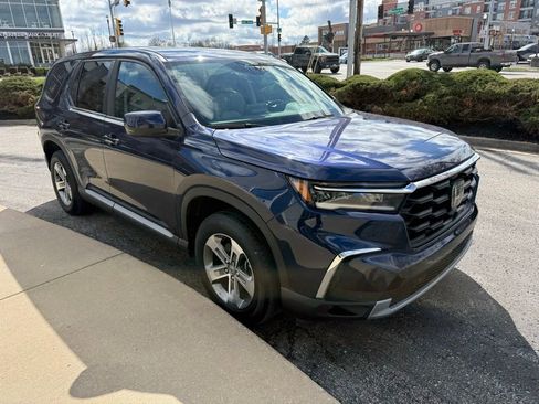 Used 2023 Honda Pilot EX-L image 3