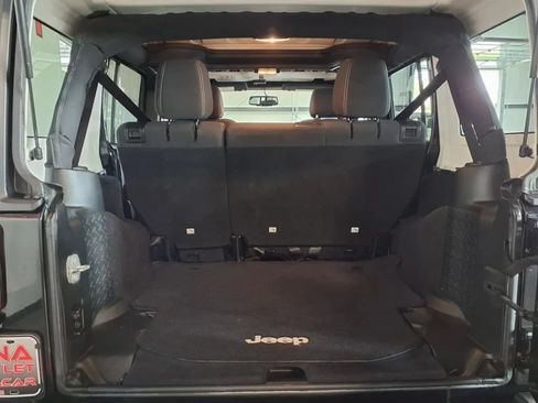 Used 2017 Jeep Wrangler Unlimited Sahara w/ Connectivity Group AWD/4WD image 6