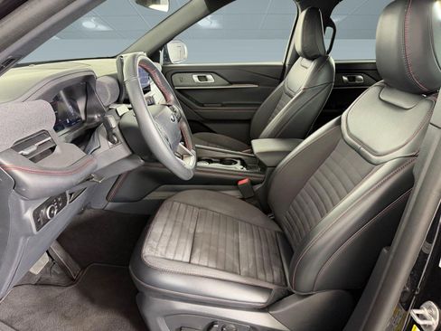 Used 2025 Ford Explorer ST-Line w/ ST-Line Street Pack image 5