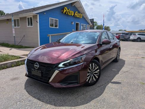 Used 2023 Nissan Altima 2.5 SV FWD image 2