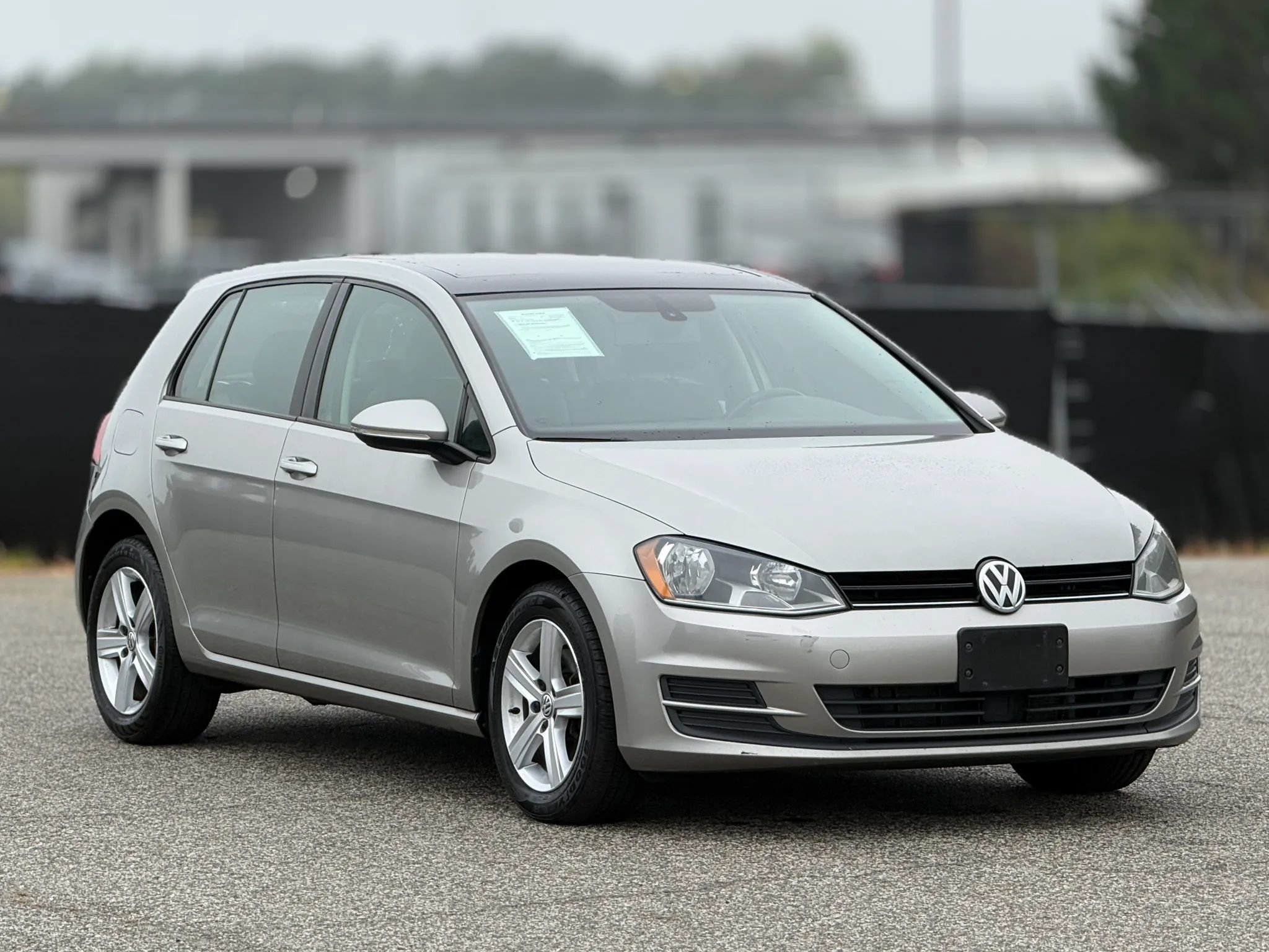 Used 2017 Volkswagen Golf Wolfsburg Edition FWD image 1