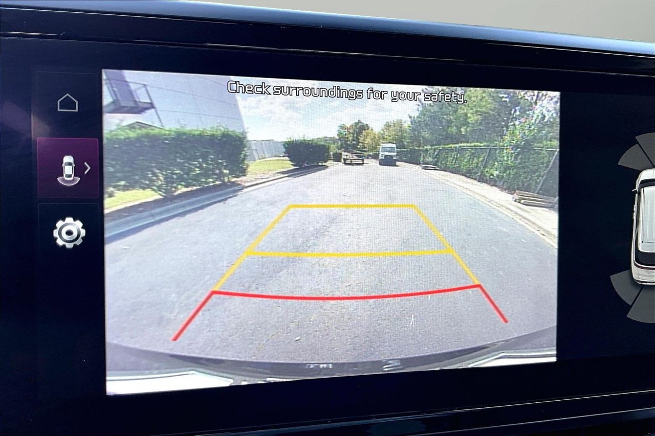 Used 2024 Kia Carnival EX FWD image 13