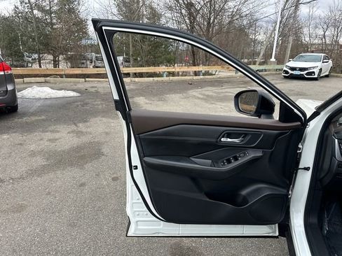 Used 2023 Nissan Rogue SV w/ SV Premium B Package image 26