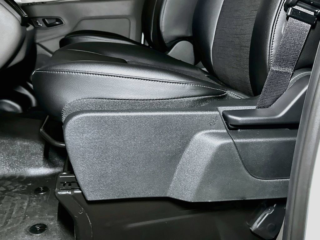 New 2027 Ford Transit 250 148 Medium Roof w/ Load Area Protection Package RWD image 15