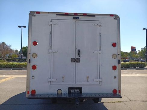 Used 2013 Ford E-450 and Econoline 450 Super Duty w/ Interior Upgrade Pkg image 9