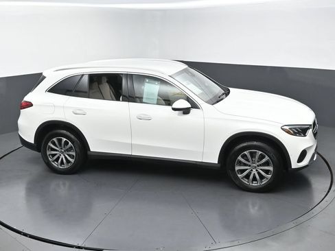 Used 2025 Mercedes-Benz GLC 300 4MATIC image 42