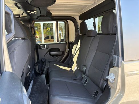Certified 2020 Jeep Gladiator Sport w/ Quick Order Package 24S AWD/4WD image 11