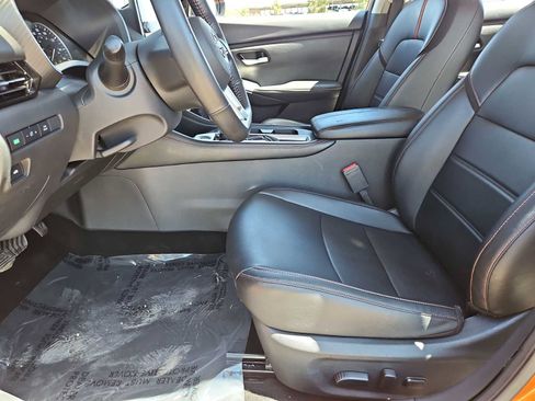 Used 2025 Nissan Sentra SR w/ SR Premium Package image 16