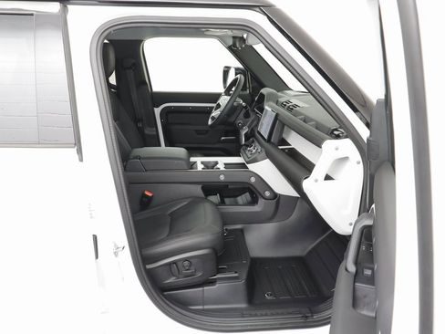 Used 2025 Land Rover Defender 110 S image 20