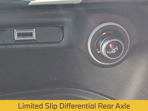 Used 2024 Alfa Romeo Giulia Veloce AWD/4WD image 31