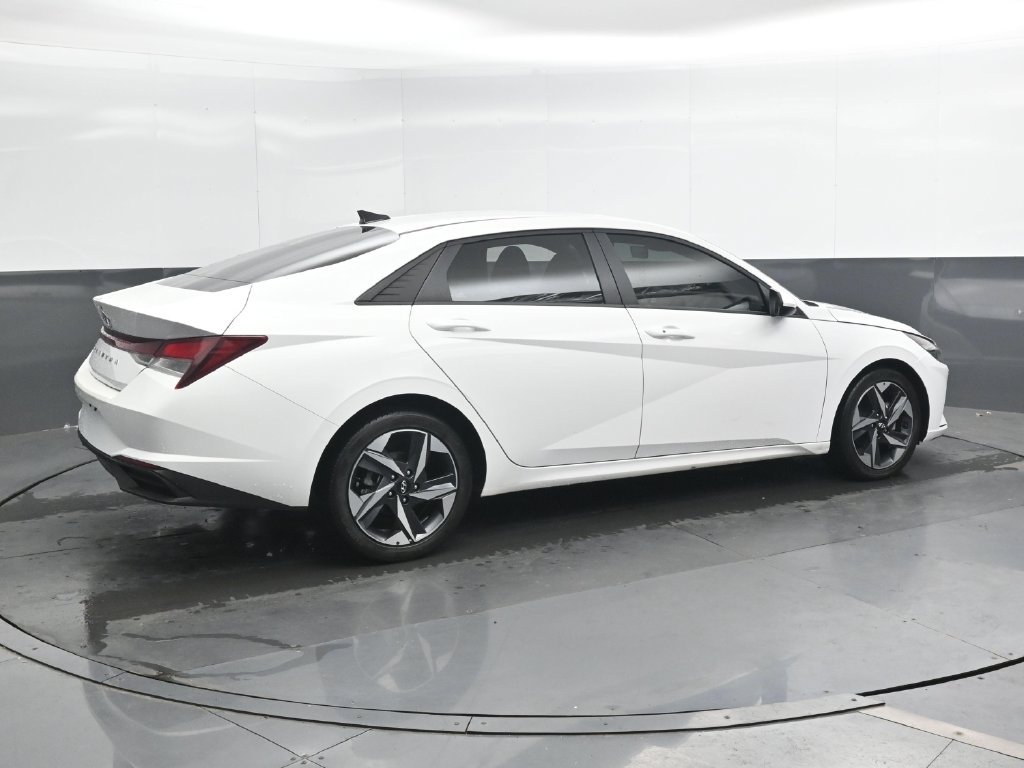 Used 2023 Hyundai Elantra SEL w/ Convenience Package FWD image 2