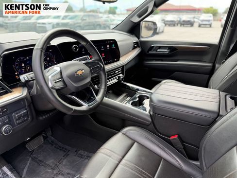 Used 2025 Chevrolet Suburban High Country AWD/4WD image 31