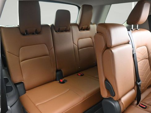 Certified 2025 Nissan Pathfinder Platinum w/ Cargo Package FWD image 14