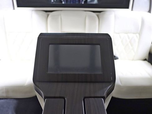 Used 2017 Cadillac Escalade ESV Luxury image 37