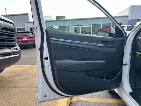 Used 2017 Hyundai Elantra Limited w/ Limited Tech Package 04 image 20