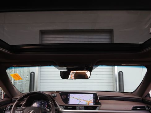 Used 2019 Lexus ES 350 Ultra Luxury w/ Accessory Package 2 image 31