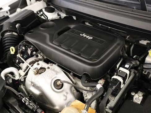 Used 2019 Jeep Cherokee Limited image 9