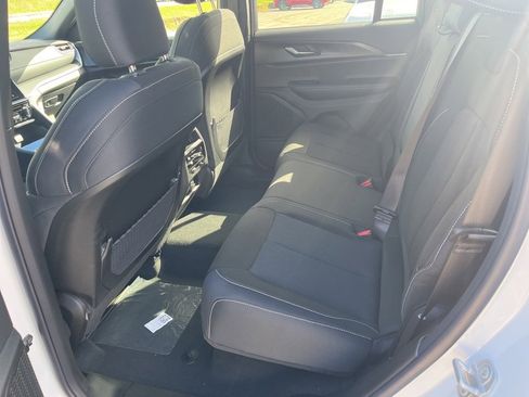 New 2025 Jeep Grand Cherokee image 16