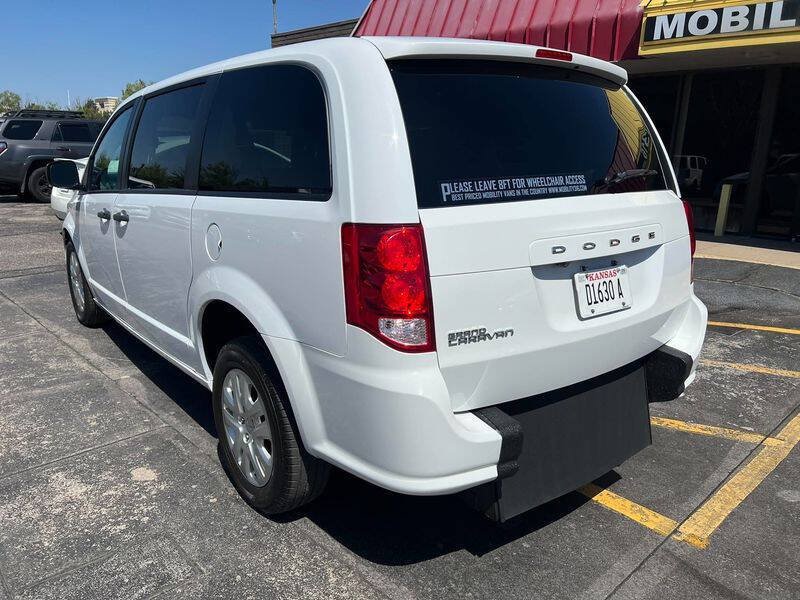 Used 2020 Dodge Grand Caravan SE w/ UConnect Hands-Free Group FWD image 13