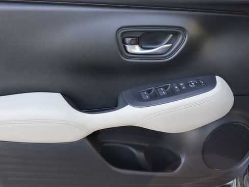 Used 2023 Honda HR-V LX image 14