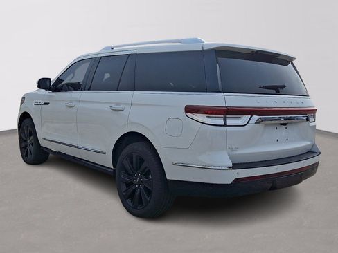 Certified 2024 Lincoln Navigator Reserve AWD/4WD image 4