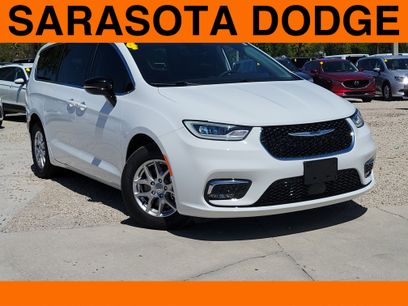 Used 2024 Chrysler Pacifica Touring-L