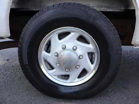 Used 2006 Ford E-250 and Econoline 250 RWD image 30