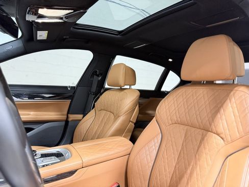 Used 2022 BMW 750i xDrive w/ Luxury Rear Seating Package image 28