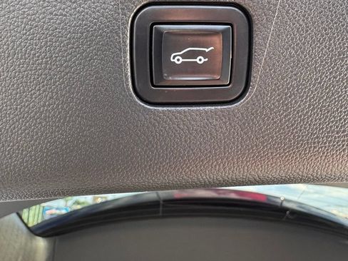Used 2021 Buick Enclave Avenir w/ Avenir Technology Package AWD/4WD image 18