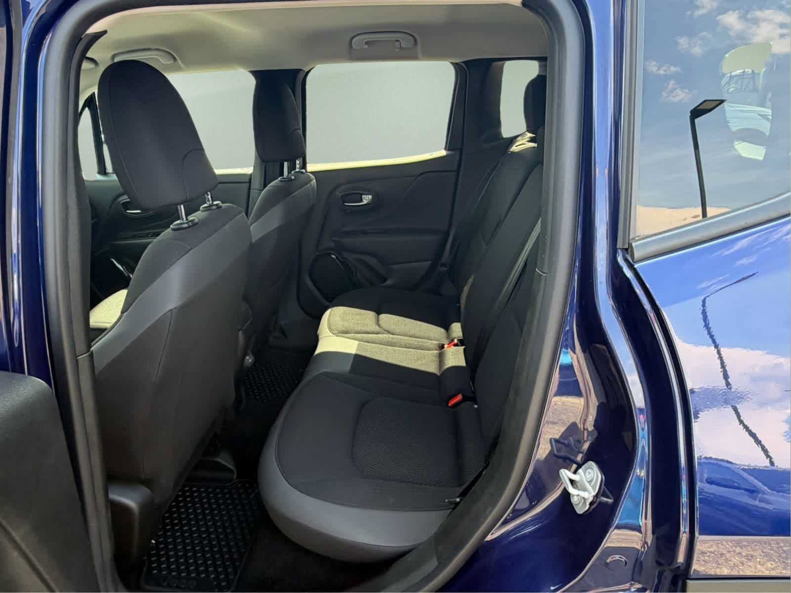 Used 2019 Jeep Renegade Altitude w/ Quick Order Package 2XM AWD/4WD image 22