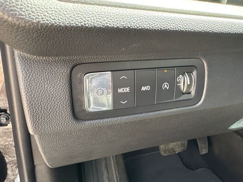 Used 2025 Chevrolet Traverse LT w/ Sun and Wheel Package AWD/4WD image 19