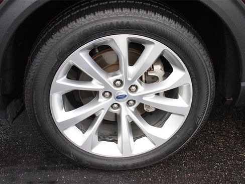 Certified 2022 Ford Explorer Platinum w/ Equipment Group 601A image 14