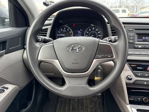 Used 2018 Hyundai Elantra SE image 14